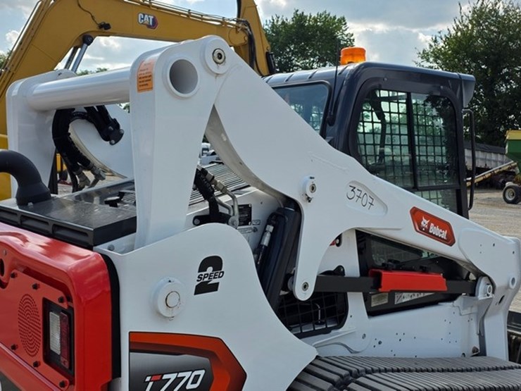 2023-bobcat-t770-image-19