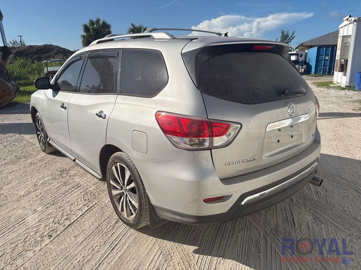 2016-nissan-pathfinder-image-4