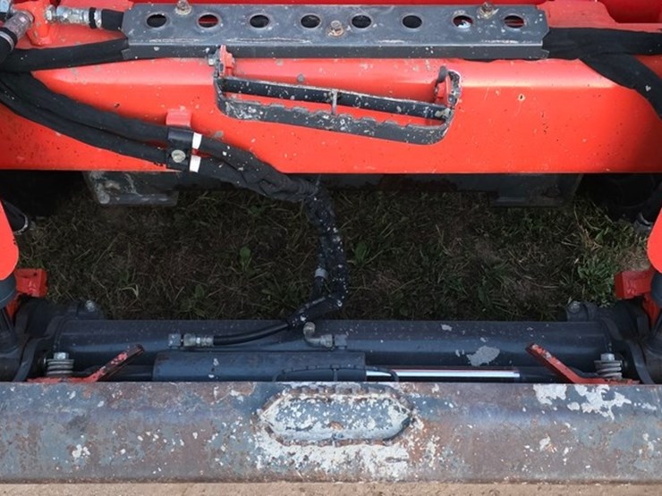 2016-kubota-ssv75-image-35