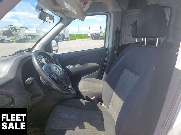 2015-ram-promaster-city-image-11
