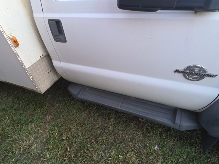 2010-ford-f550-image-12