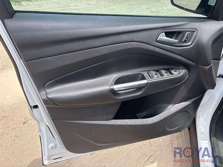 2015-ford-escape-image-8
