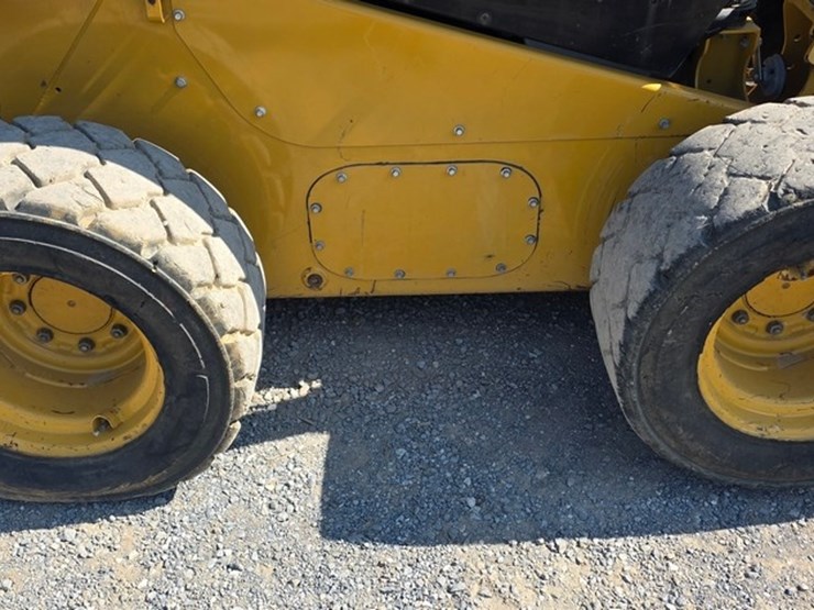 2012-caterpillar-272c-image-11
