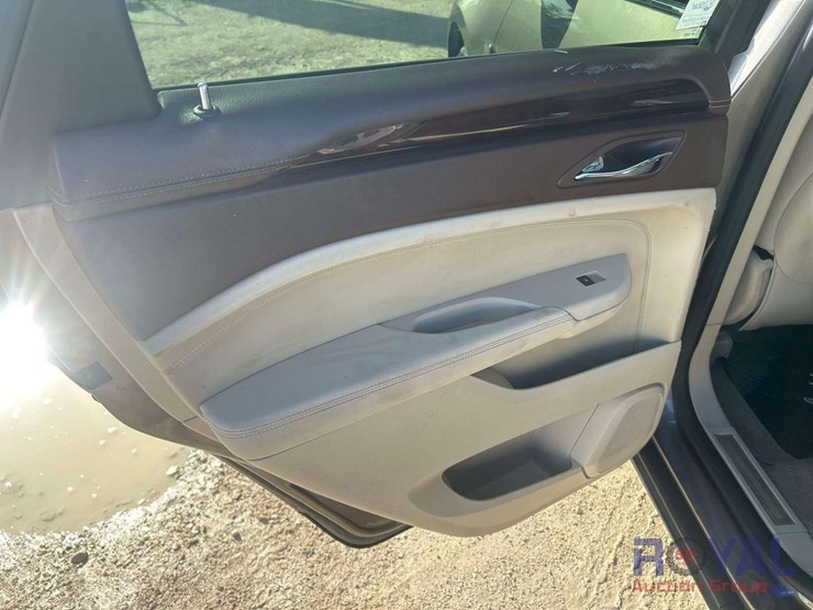 2011-cadillac-srx-image-12