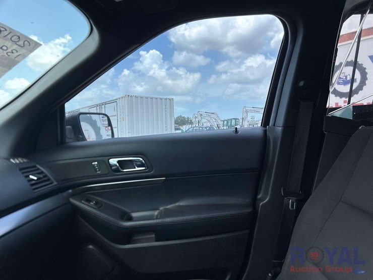 2018-ford-explorer-image-16