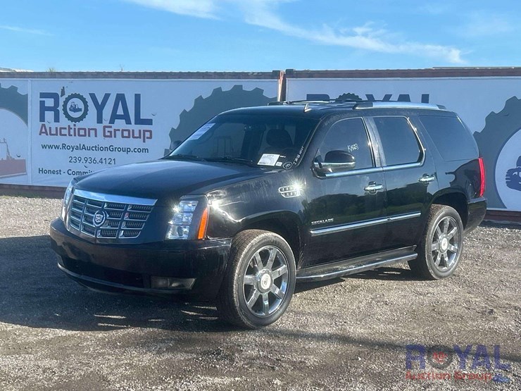 2013-cadillac-escalade-image-1
