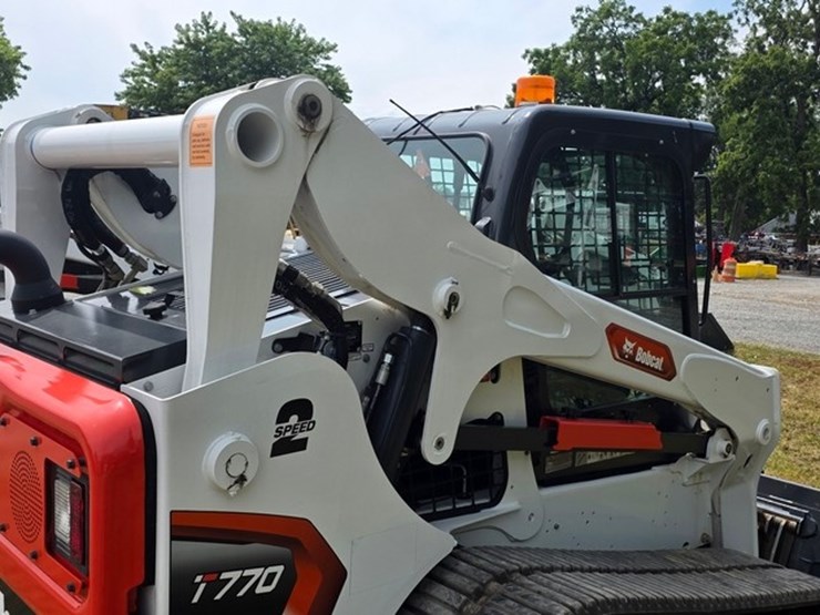 2023-bobcat-t770-image-19