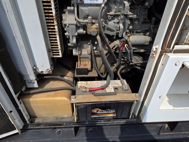 whisperwatt-45kw-towable-generator-(runs)-image-22