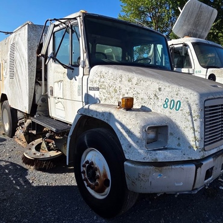 2002 FREIGHTLINER FL70