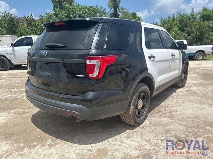 2017-ford-explorer-image-3