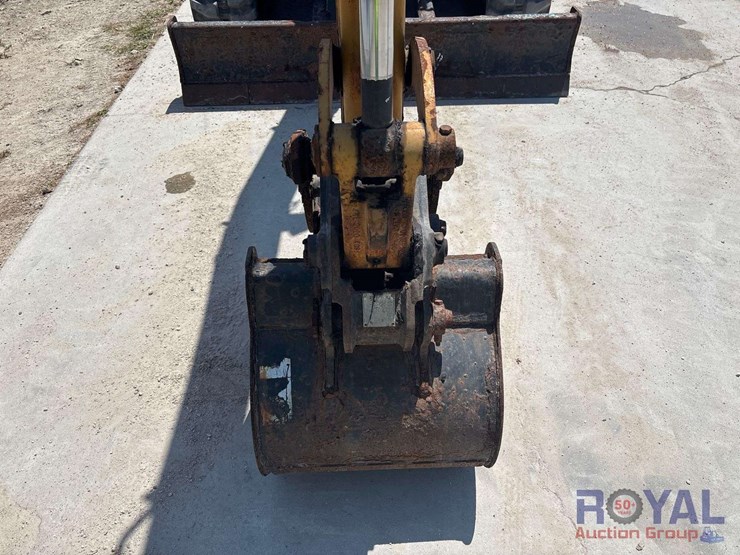 2021-caterpillar-304e2-mini-excavator-image-16
