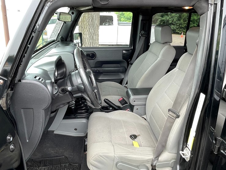 2007-jeep-wrangler-unlimited-sahara-image-56