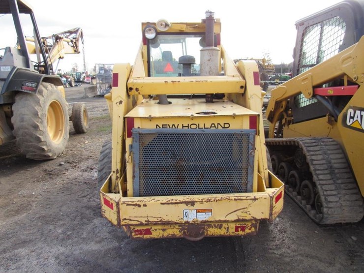 new-holland-l779-image-4