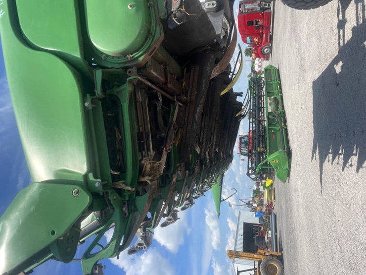 2011-john-deere-608c-image-19