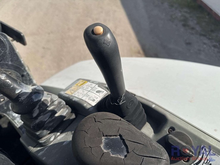 2019-bobcat-e32i-image-19
