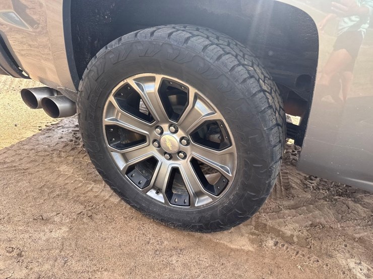 2017-chevrolet-silverado-image-12