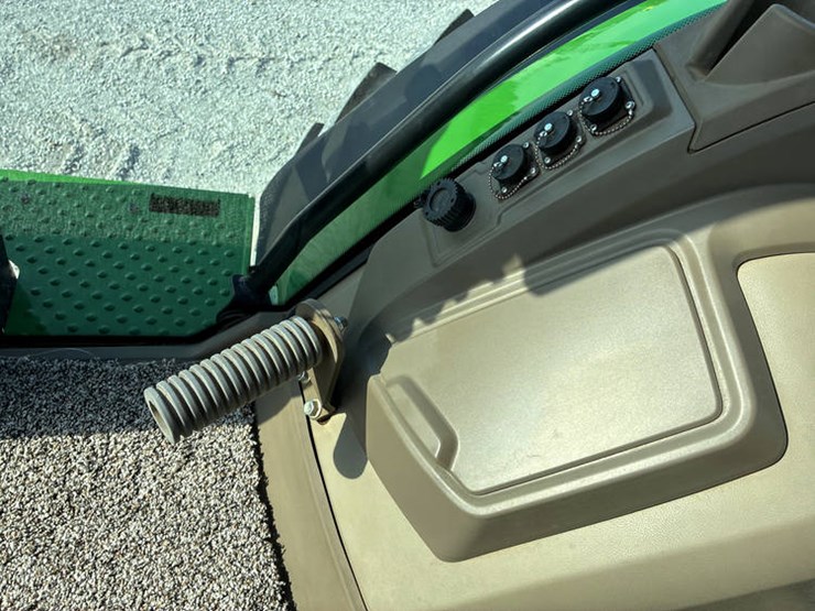 2022-john-deere-8r-310-image-92
