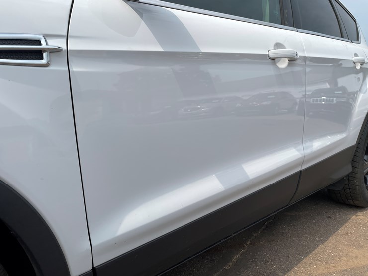 2015-ford-escape-se-image-13