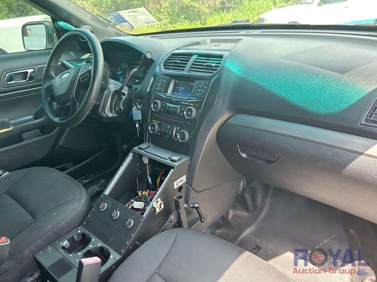 2016-ford-explorer-image-26