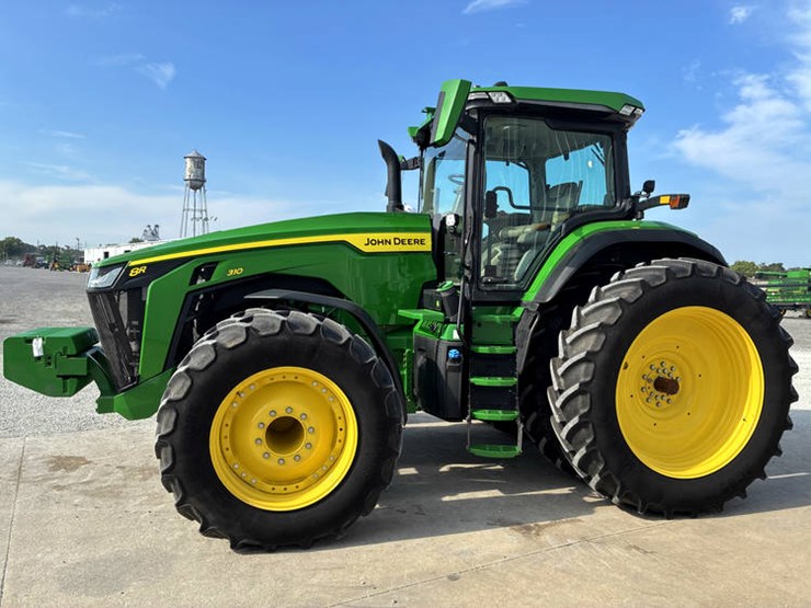 2022-john-deere-8r-310-image-11