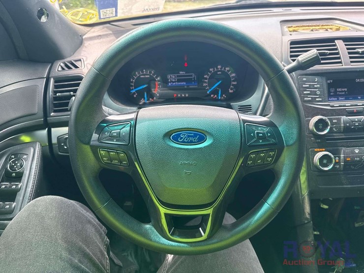 2016-ford-explorer-image-14