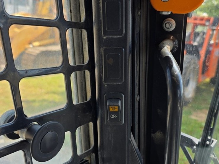 2011-bobcat-s630-image-50