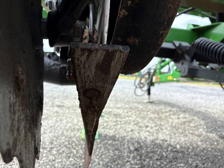 2023-john-deere-2510h-image-44
