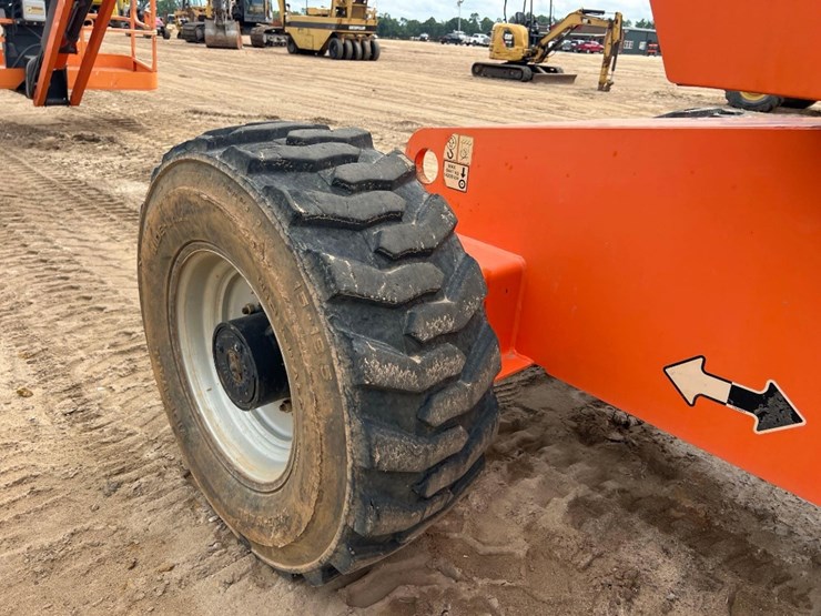 2005-jlg-660sj-image-11