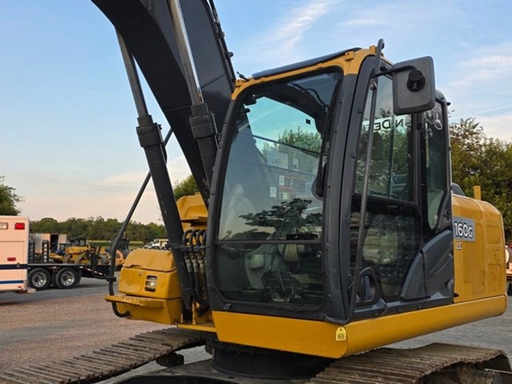 2013-deere-160g-lc-image-12
