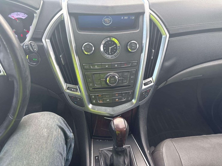 2012-cadillac-srx-image-15
