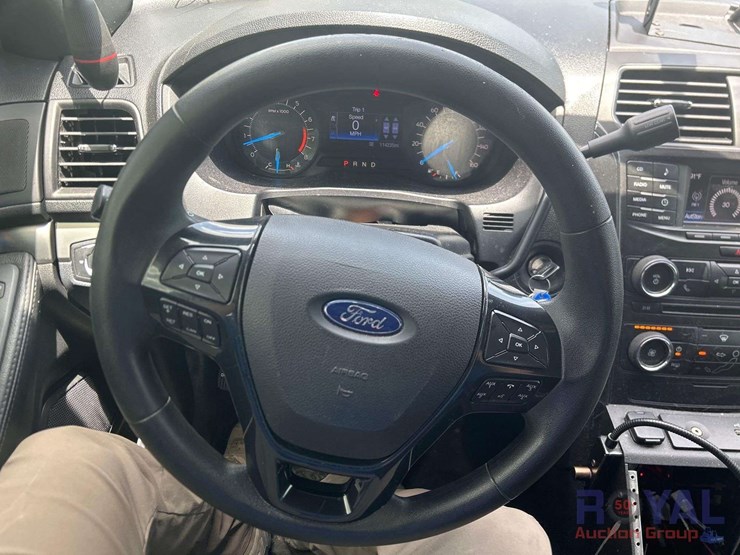 2017-ford-explorer-image-14