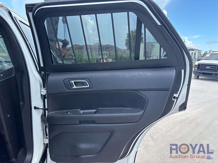 2018-ford-explorer-image-16