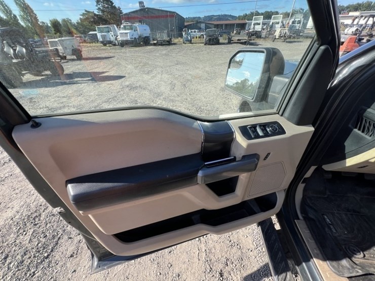 2015-ford-f150-xlt-image-29
