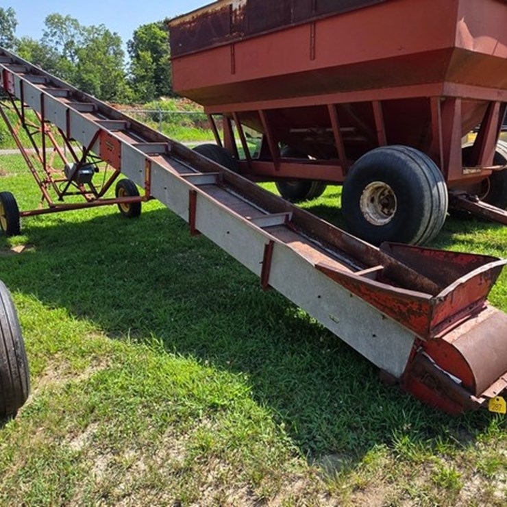 NEW HOLLAND 155