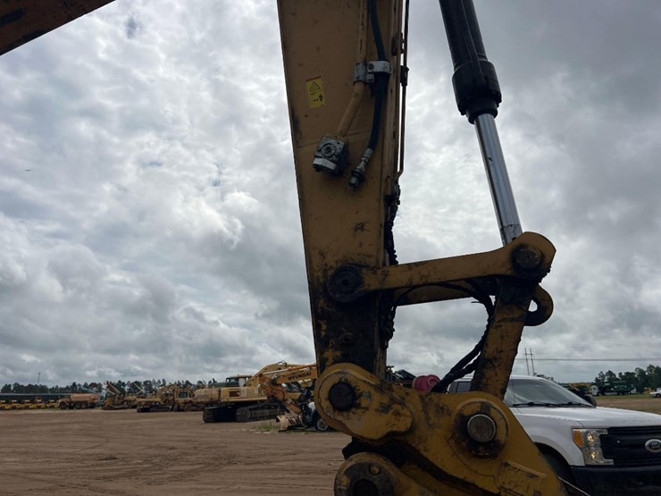 caterpillar-320gc-image-11