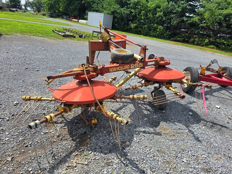 new-holland-255-image-4