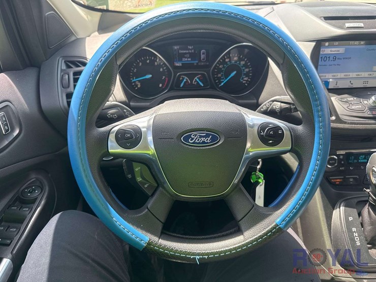 2016-ford-escape-se-image-13