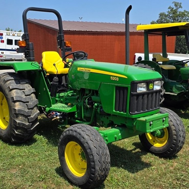 JOHN DEERE 5203
