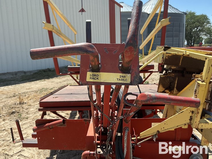 new-holland-1002-image-12