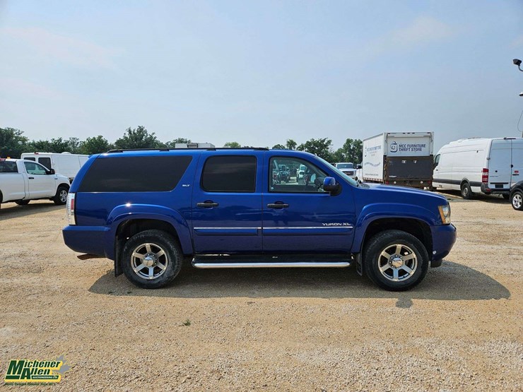 2008-chevrolet-suburban-image-7