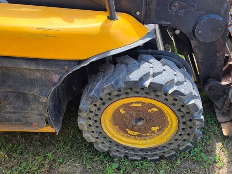2011-jcb-515-40-image-9