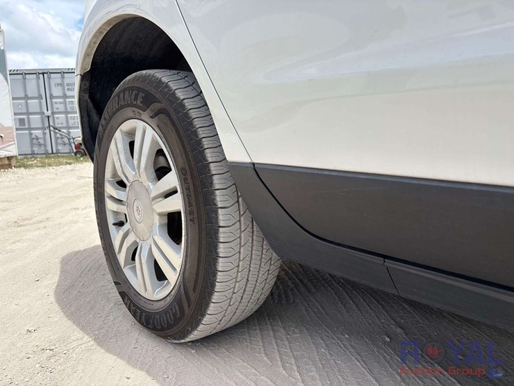 2013-cadillac-srx-image-30