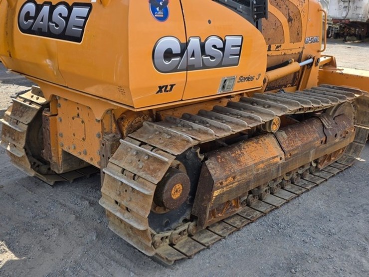 2012-case-850l-xlt-image-28