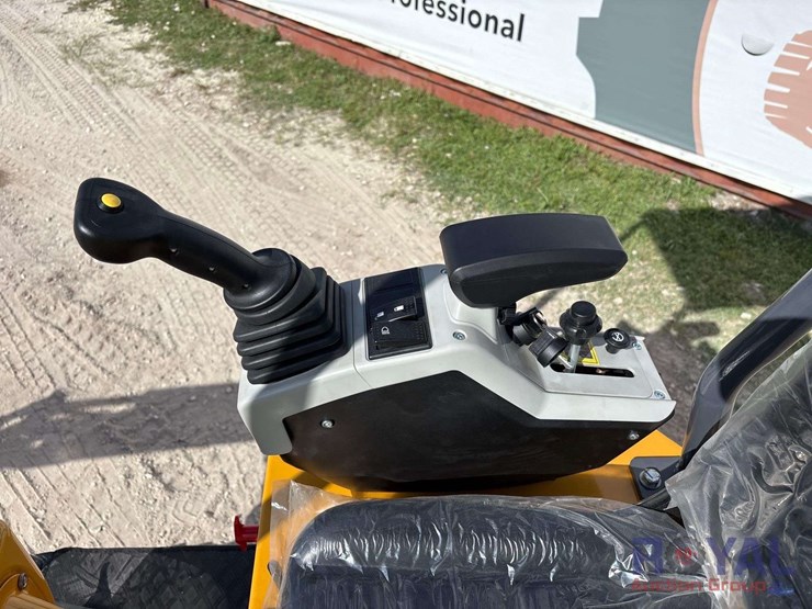 unused-2025-cfg-mx12rx-mini-excavator-image-13