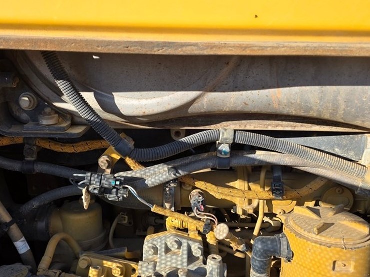 2019-caterpillar-d6n-lgp-image-58