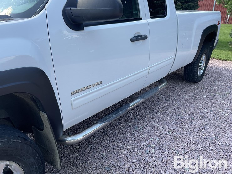 2012-chevrolet-silverado-2500-image-13