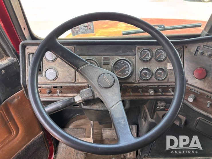 1997-freightliner-fld112-image-81