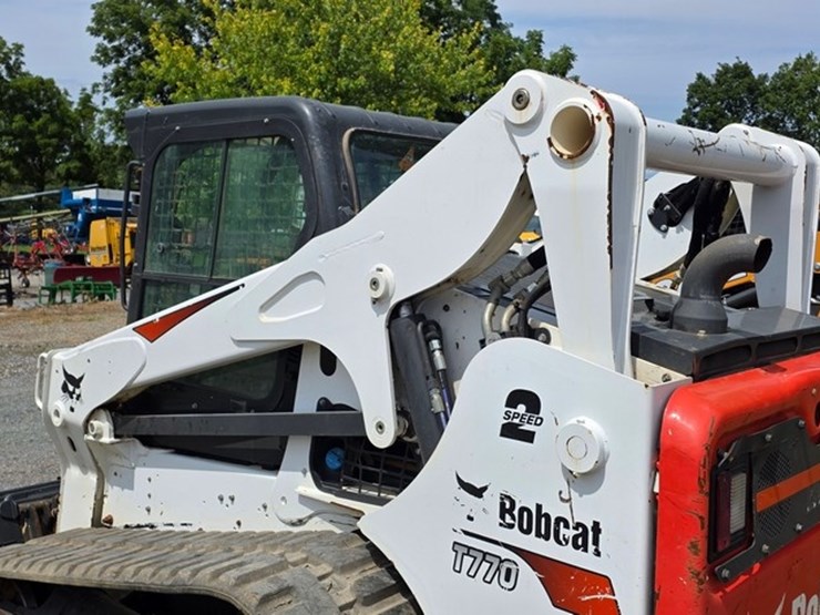 2022-bobcat-t770-image-23