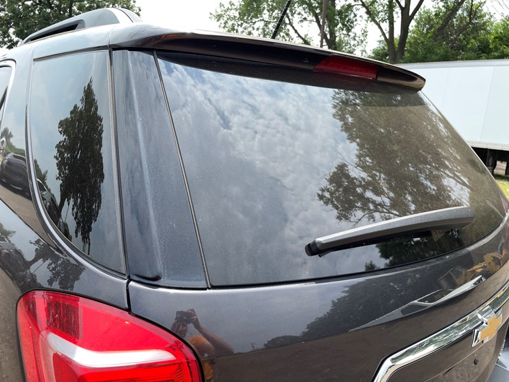 2016-chevrolet-equinox-lt-image-25