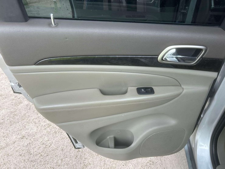 2011-jeep-grand-cherokee-laredo-image-20
